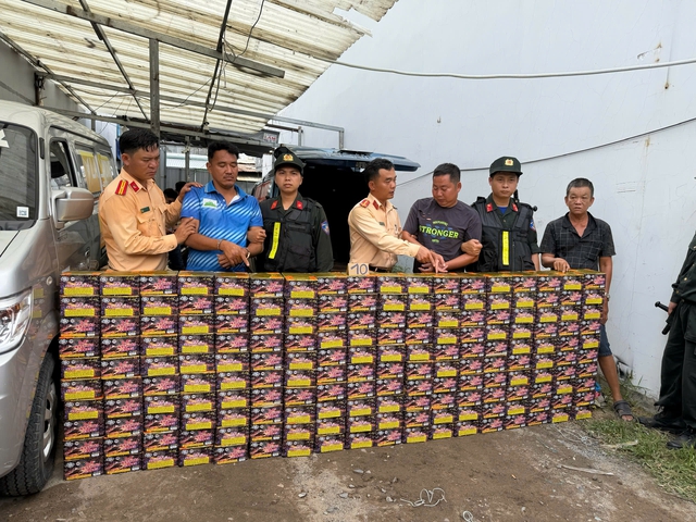 Công an TP.HCM triệt phá đường dây hơn 621 kg pháo nổ, khởi tố 4 người- Ảnh 1.
