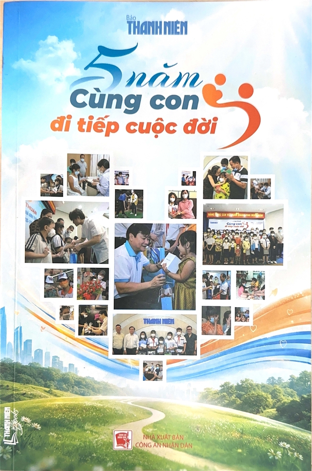 S&aacute;ch &lsquo;5 năm C&ugrave;ng con đi tiếp cuộc đời&rsquo;: Một h&agrave;nh tr&igrave;nh tử tế bền bỉ- Ảnh 1.
