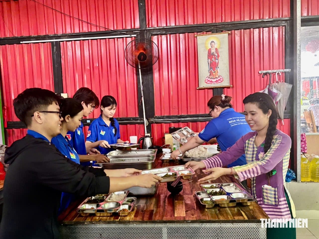Chuyện tử tế: Nhà ăn không đồng trong bệnh viện mời mọi người dùng bữa- Ảnh 3.
