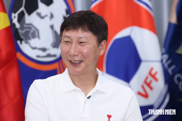 HLV Kim Sang-sik: 'Không biết tôi có ma thuật không, mà Thái Lan phản lưới nhiều vậy'- Ảnh 2.