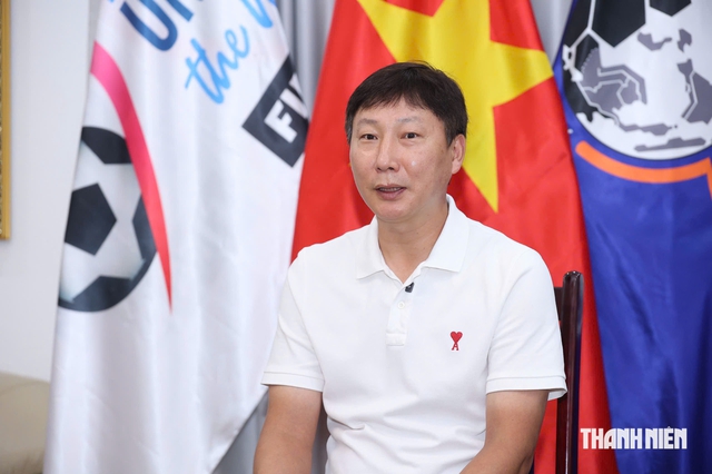Thầy Kim lần đầu bật mí chuyện gia đình: 'Con trai tôi vừa xuất ngũ' - Ảnh 1.