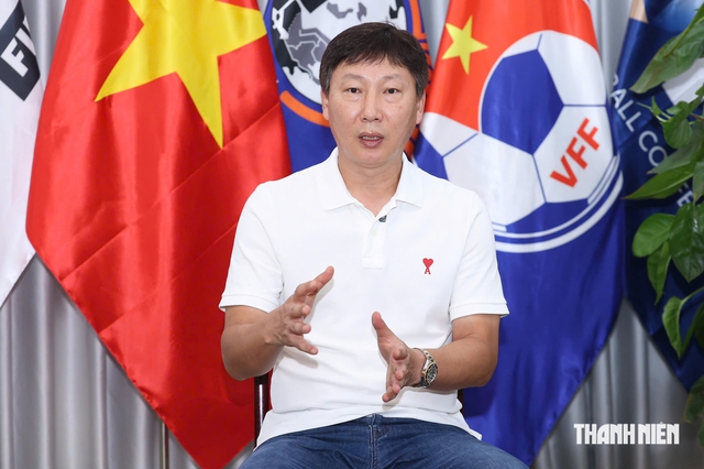 Chủ tịch VFF, HLV Kim Sang-sik v&agrave; 3 tuyển thủ dự sự kiện c&oacute; &yacute; nghĩa quan trọng- Ảnh 2.