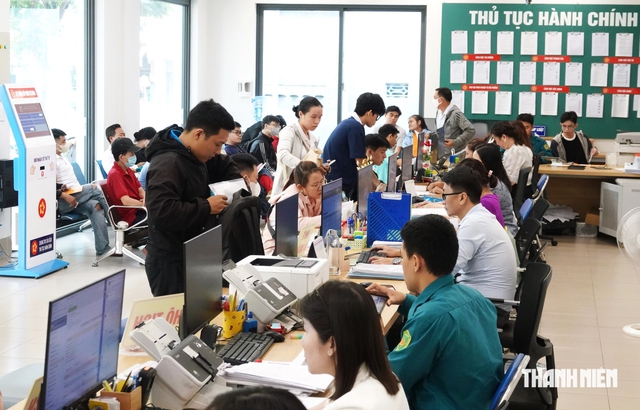 TP.HCM li&ecirc;n th&ocirc;ng 4 thủ tục khai sinh, thường tr&uacute;, cấp thẻ căn cước v&agrave; BHYT- Ảnh 1.