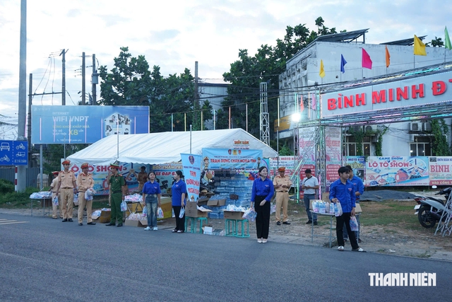 Trạm dừng chân nghĩa tình tiếp sức người dân về miền Tây nghỉ lễ 2.9- Ảnh 1.