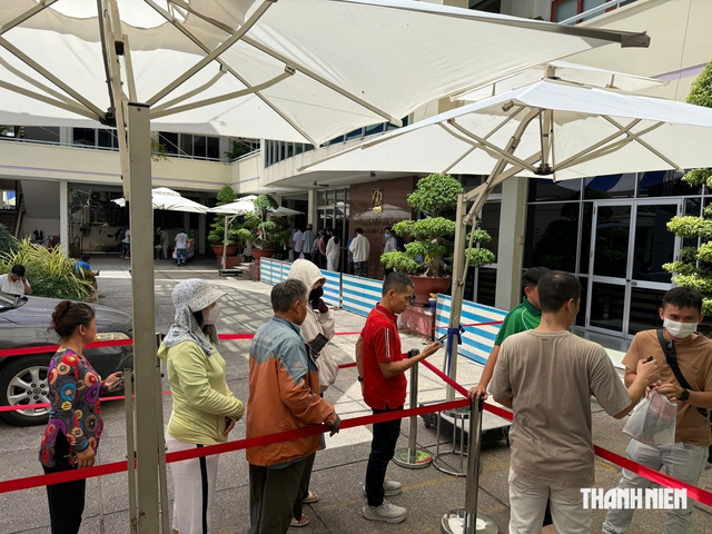 Trống vắng chiều nay, hết cảnh 'săn sách giáo khoa như săn sale' - Ảnh 1.