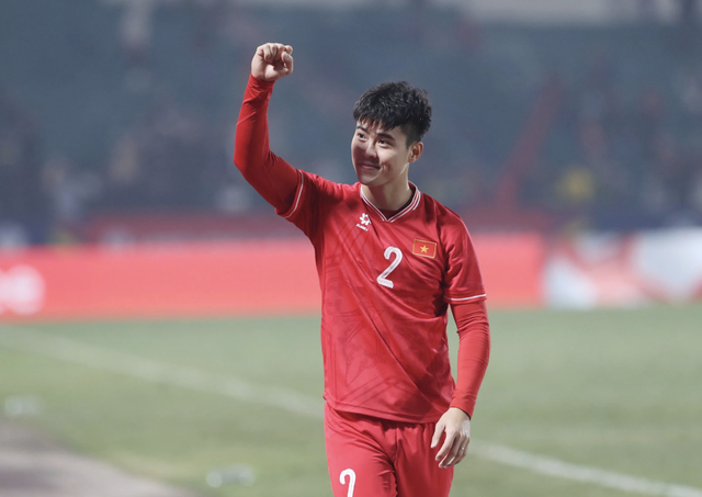 Duy Mạnh nghỉ hết mùa 2026-2027, sang Mỹ phẫu thuật: Cơn đau đầu của HLV Kewell lẫn... thầy Kim Sang-sik- Ảnh 1.