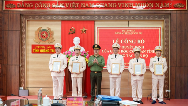 5 trưởng phòng nghiệp vụ Công an tỉnh Quảng Trị được điều động nhận nhiệm vụ mới- Ảnh 1.