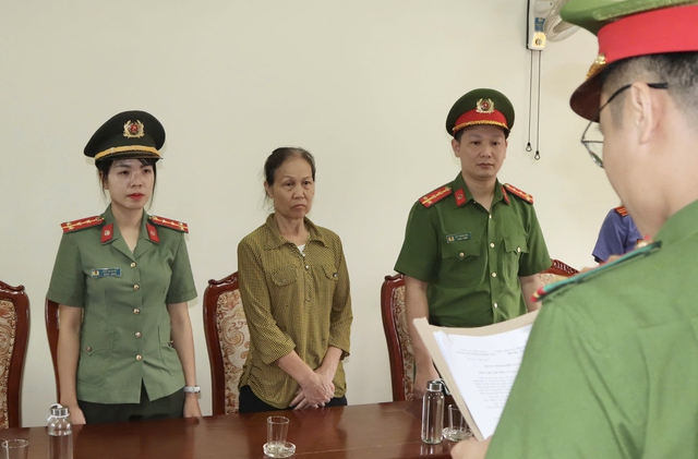 Bị khởi tố vì sản xuất hàng trăm kg bánh cuốn chứa hàn the - Ảnh 1.