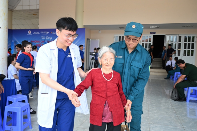 Long Châu đến Côn Đảo: Nối mạch tri ân, chăm sóc sức khỏe nơi đảo xa - Ảnh 5.