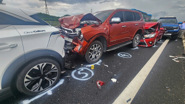 2 vụ tai nạn liên hoàn trên cao tốc vì không giữ khoảng cách an toàn- Ảnh 1.