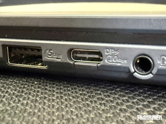 Ký hiệu hình tròn bên cạnh cổng USB muốn ám chỉ điều gì? - Ảnh 1.