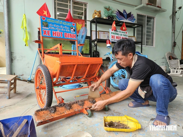 Người đ&agrave;n &ocirc;ng chế xe h&uacute;t đinh mở đường b&igrave;nh an cho người d&acirc;n nghỉ lễ 2.9 - Ảnh 6.