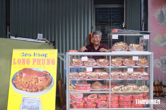 20 năm bán bánh trung thu hình con heo, ông chủ 'lo không ai nối nghề' - Ảnh 1.