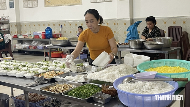 Chuyện ở Phú Quốc: Người nghèo vẫn có thể ăn nhà hàng suốt tháng 7 âm lịch - Ảnh 7.