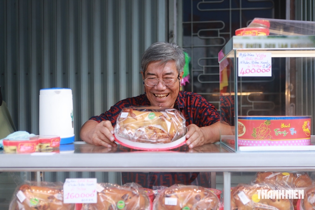 20 năm bán bánh trung thu hình con heo, ông chủ 'lo không ai nối nghề' - Ảnh 2.