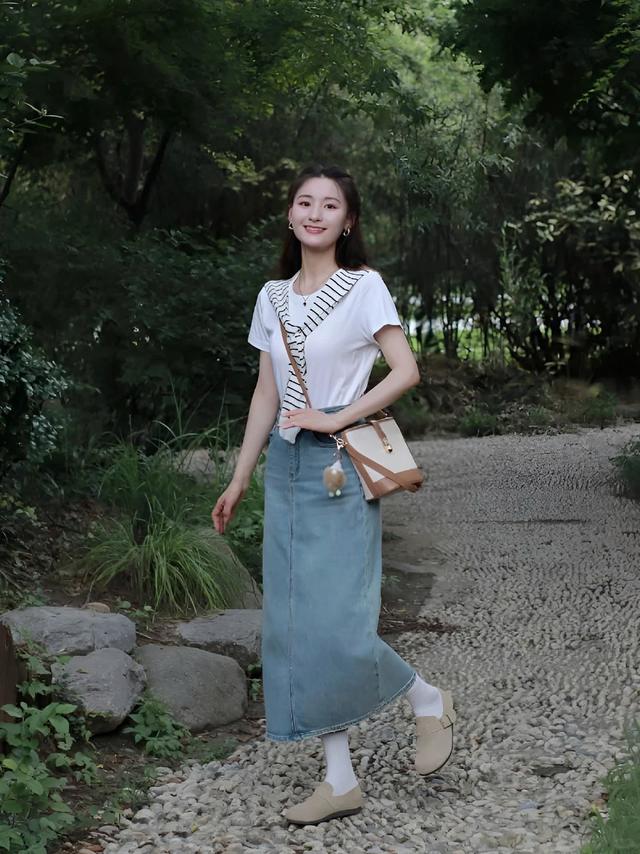Nhìn lại sức hút bất tận từ những chiếc váy jeans quen thuộc - Ảnh 5.
