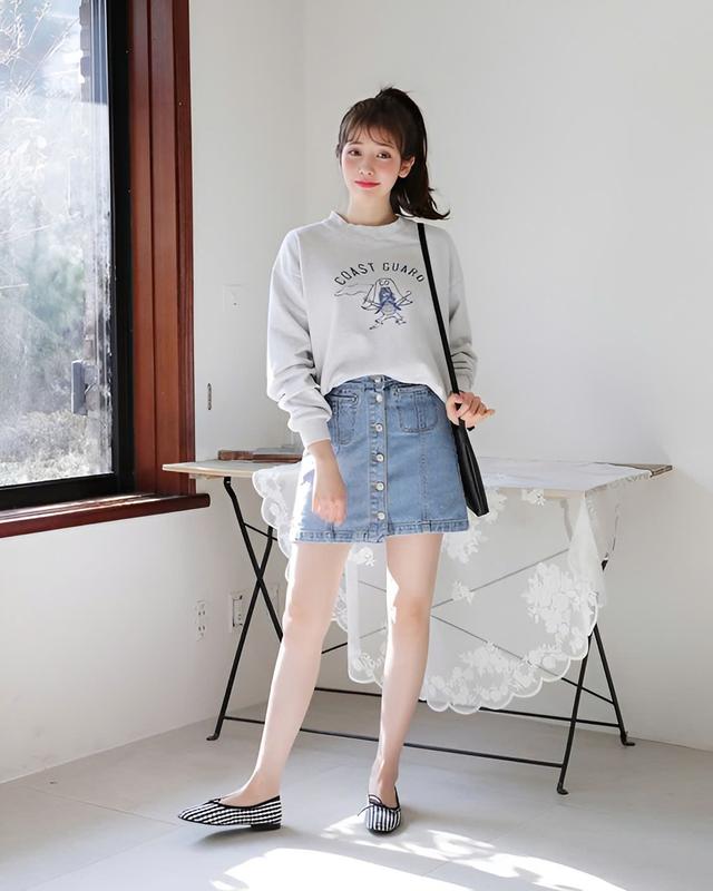 Nhìn lại sức hút bất tận từ những chiếc váy jeans quen thuộc - Ảnh 7.