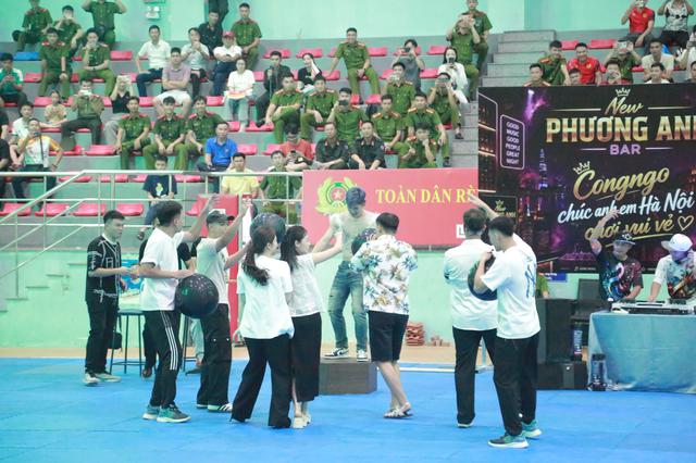 Danh tính hai chiến sĩ công an gây sốt mạng vì nhảy “dẻo như dancer” - Ảnh 3.