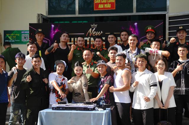 Danh tính hai chiến sĩ công an gây sốt mạng vì nhảy “dẻo như dancer” - Ảnh 5.