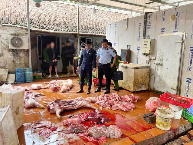 Chuyển Công an Hưng Yên điều tra vụ gần 1 tấn thịt lợn bẩn - Ảnh 1.