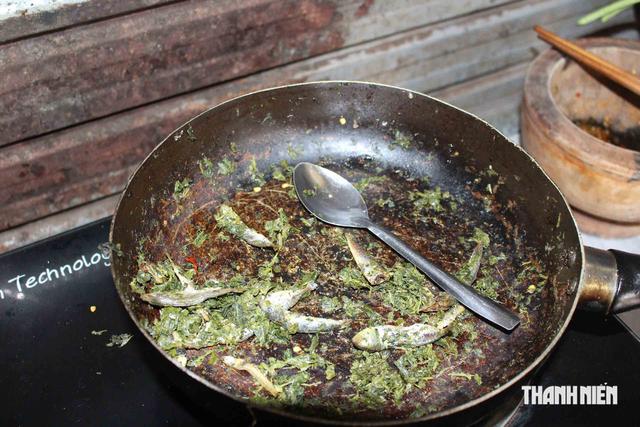 Thí sinh đạt 28,5 điểm xét tuyển nhưng ôm mẹ khóc vì lý do này...- Ảnh 3.