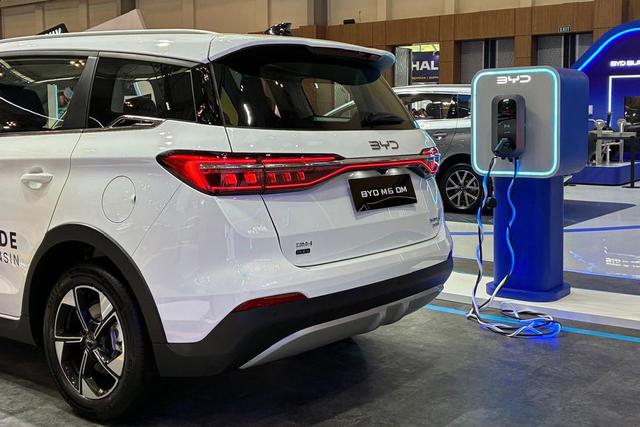 BYD M6 bản hybrid cắm sạc vừa tr&igrave;nh l&agrave;ng Đ&ocirc;ng Nam &Aacute; đ&atilde; b&aacute;n gần 4.000 xe - Ảnh 2.