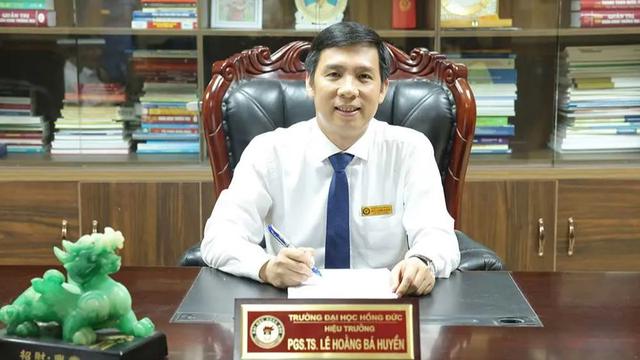 PGS.TS Lê Hoằng Bá Huyền làm Hiệu trưởng Trường đại học Hồng Đức - Ảnh 1.