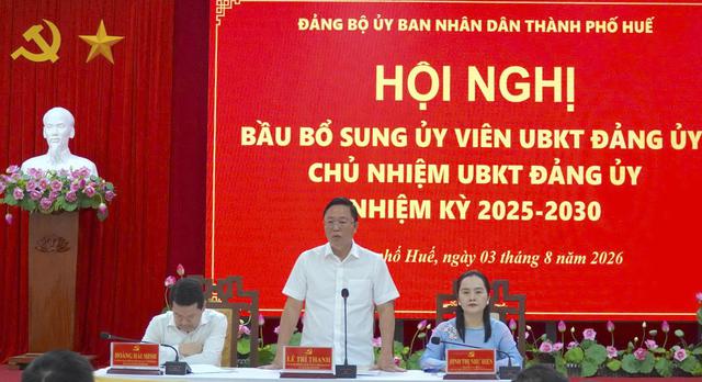T&acirc;n Chủ tịch UBND TP.Huế L&ecirc; Tr&iacute; Thanh nhận th&ecirc;m nhiệm vụ mới - Ảnh 1.