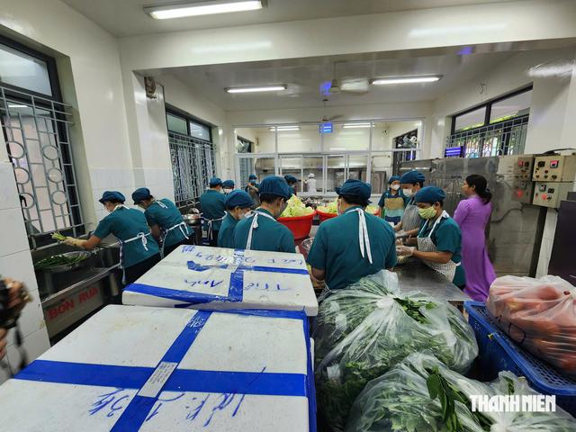 Siết trách nhiệm hiệu trưởng về ngộ độc thực phẩm - Ảnh 3.