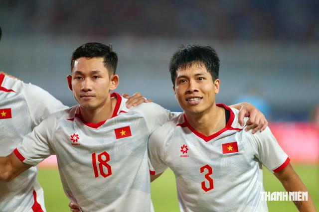  HLV Kim Sang-sik biến ảo quá tài tình - Ảnh 1.