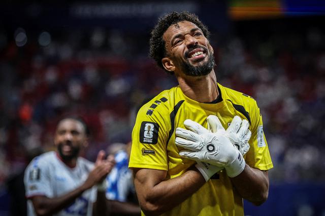 Người h&ugrave;ng World Cup của Cabo Verde, thủ m&ocirc;n Vozinha hưởng quyền đặc biệt tại Chile- Ảnh 1.