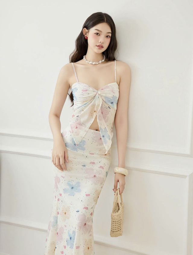Xu hướng họa tiết hoa l&aacute; bản lớn n&acirc;ng tầm rực rỡ cho tủ đồ m&ugrave;a h&egrave;- Ảnh 6.