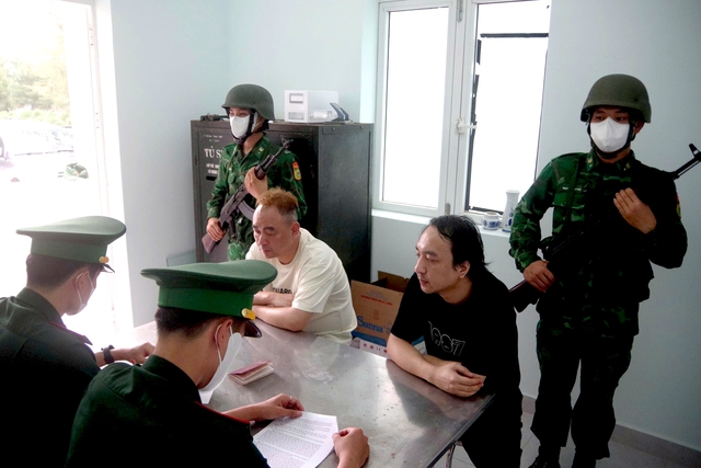 Bắt 9 người trong chuyên án đưa người Trung Quốc xuất cảnh trái phép- Ảnh 2.
