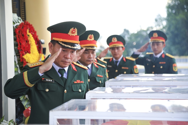 Tìm thấy 5 hài cốt liệt sĩ ở Quảng Ngãi: ‘Đưa các anh về với đất mẹ'- Ảnh 4.