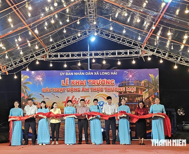 Lễ 2.9 đến phố đi bộ xã Long Hải để thưởng thức ẩm thực - Ảnh 1.