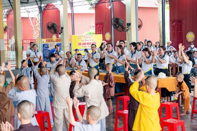 Khu Y tế Kỹ thuật cao TP.HCM mang hạnh phúc sẻ chia đến Mái ấm Hồng Quang - Ảnh 2.