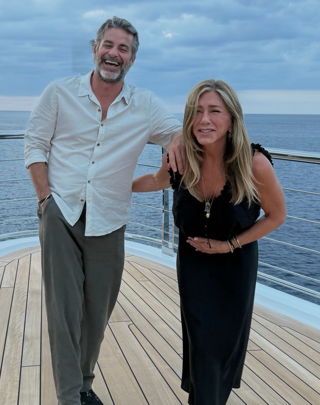 Chuyện tình của Jennifer Aniston và nhà thôi miên sau hơn 1 năm bên nhau - Ảnh 4.
