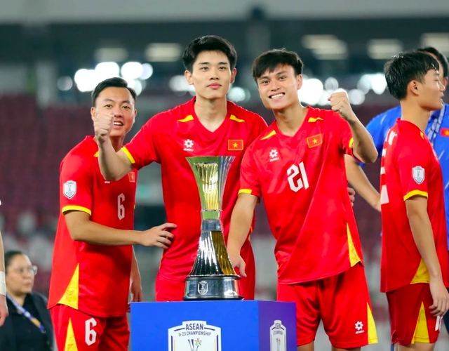 Đội tuyển Việt Nam n&acirc;ng chất hai c&aacute;nh, nu&ocirc;i giấc mơ thắng tiếp Th&aacute;i Lan tại FIFA ASEAN Cup
- Ảnh 2.