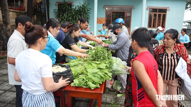 Chuyện tử tế: 10 năm 'gian hàng 0 đồng' hỗ trợ người khó khăn ở Đồng Nai- Ảnh 3.