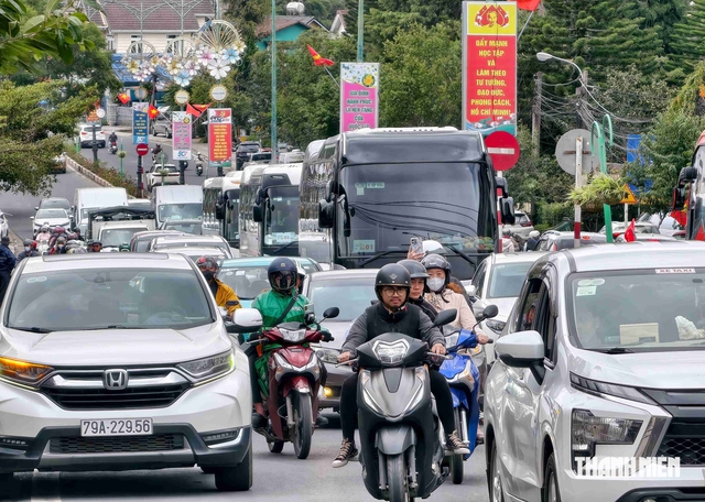 Đ&agrave; Lạt thong thả, kh&ocirc;ng đ&ocirc;ng như tưởng tượng - Ảnh 4.