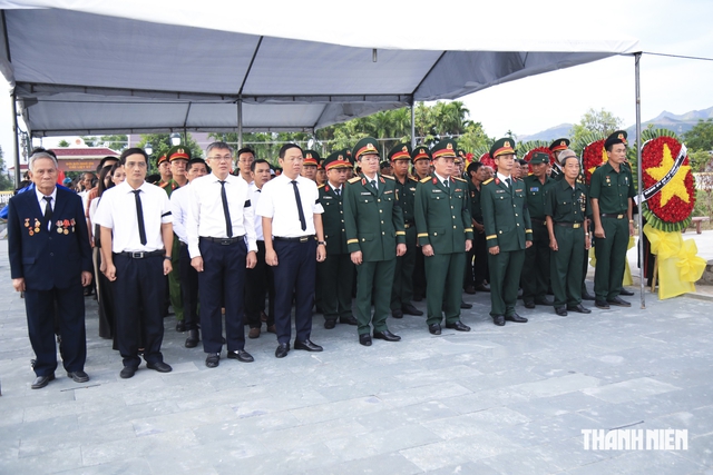 Tìm thấy 5 hài cốt liệt sĩ ở Quảng Ngãi: ‘Đưa các anh về với đất mẹ'- Ảnh 1.