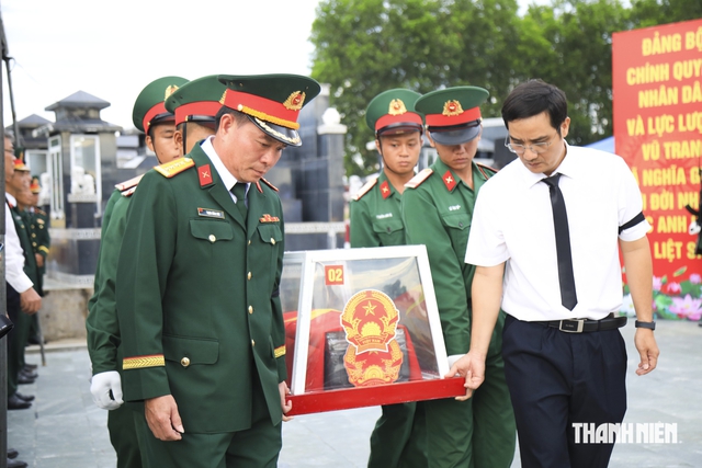 Tìm thấy 5 hài cốt liệt sĩ ở Quảng Ngãi: ‘Đưa các anh về với đất mẹ'- Ảnh 10.