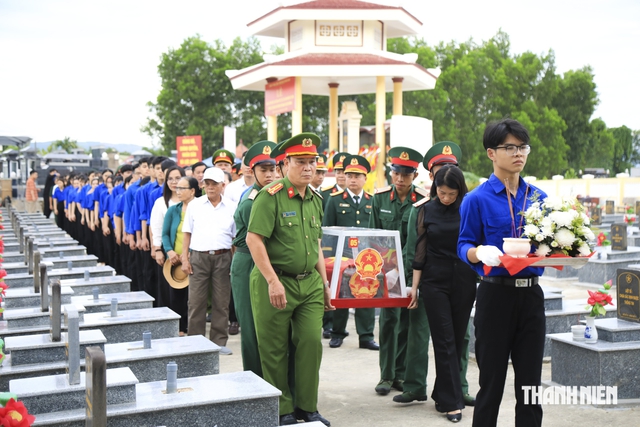 Tìm thấy 5 hài cốt liệt sĩ ở Quảng Ngãi: ‘Đưa các anh về với đất mẹ'- Ảnh 7.
