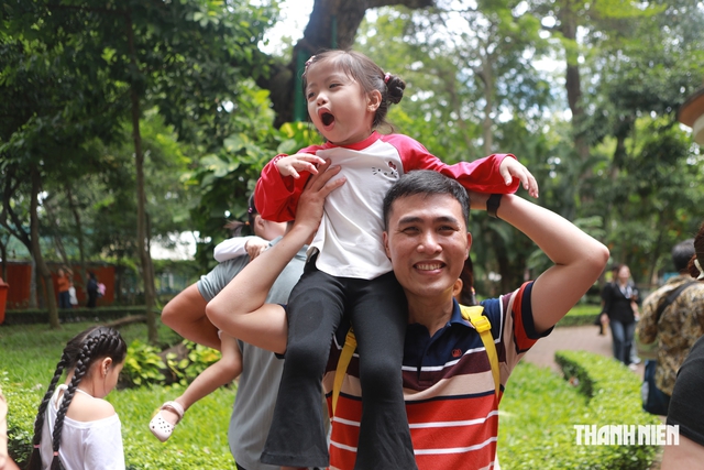 Ngày thứ hai nghỉ lễ Quốc khánh: Thảo Cầm Viên hút hàng ngàn gia đình vui chơi - Ảnh 3.