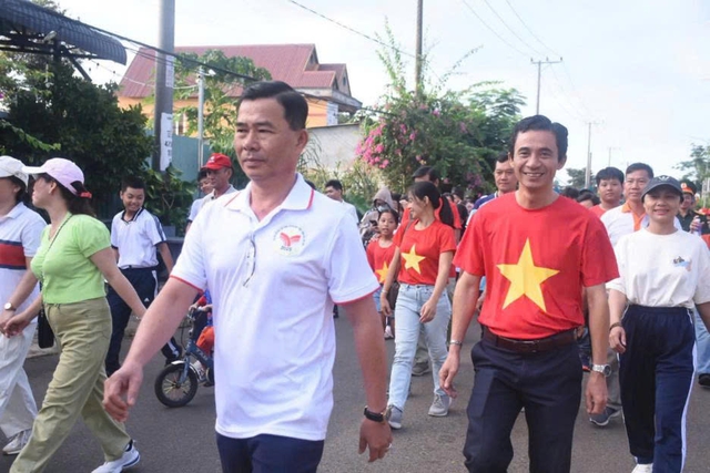 Xã Bình Giã tổ chức thành công chương trình đi bộ 'Cùng Việt Nam tiến bước 2026'- Ảnh 2.