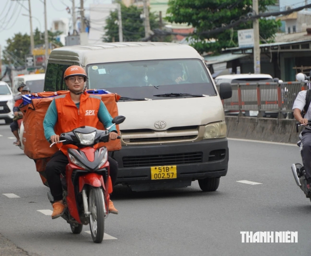 Shipper ng&agrave;y nghỉ lễ: C&oacute; g&igrave; kh&aacute;c ng&agrave;y thường? - Ảnh 7.