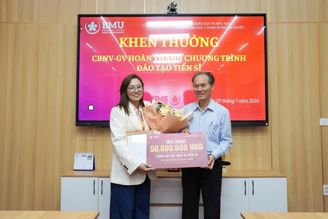 Trường ĐH Y dược Bu&ocirc;n Ma Thuột hỗ trợ 400 triệu đồng, thu h&uacute;t nh&acirc;n t&agrave;i - Ảnh 2.