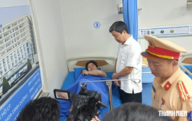 Lật xe kh&aacute;ch 1 người tử vong ở Gia Lai: H&agrave;nh kh&aacute;ch kể gi&acirc;y ph&uacute;t kinh ho&agrave;ng- Ảnh 1.