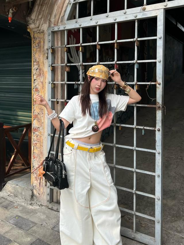 Diện v&ograve;ng cổ đen, nhỏ nhắn nhưng đủ l&agrave;m n&ecirc;n thần th&aacute;i- Ảnh 7.