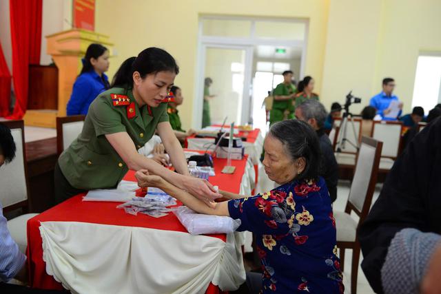 Lâm Đồng phấn đấu hoàn thành lấy mẫu hài cốt liệt sĩ trong tháng 8.2026 - Ảnh 2.